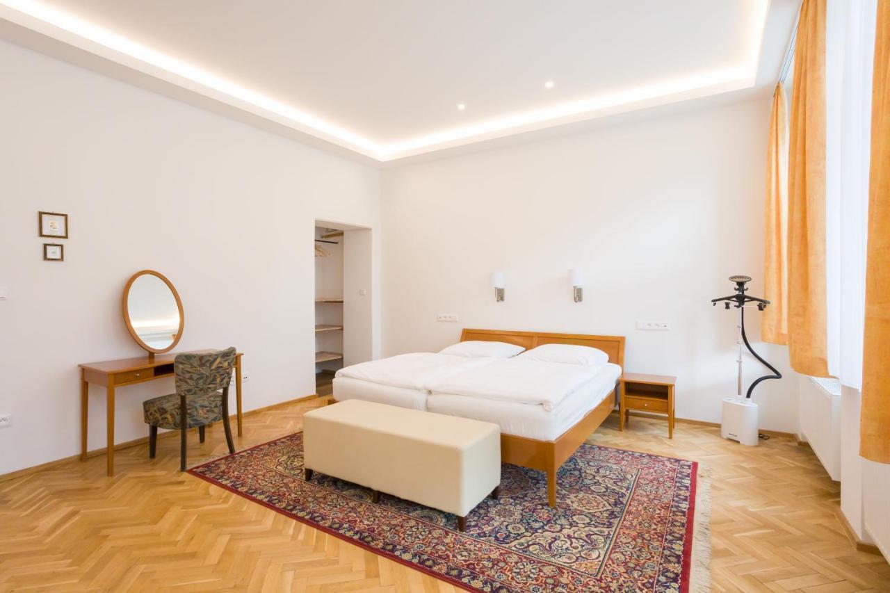 Luxusni Velky Apartman S Terasou V Centru Litomysle エクステリア 写真