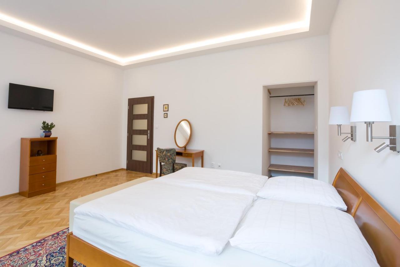 Luxusni Velky Apartman S Terasou V Centru Litomysle エクステリア 写真
